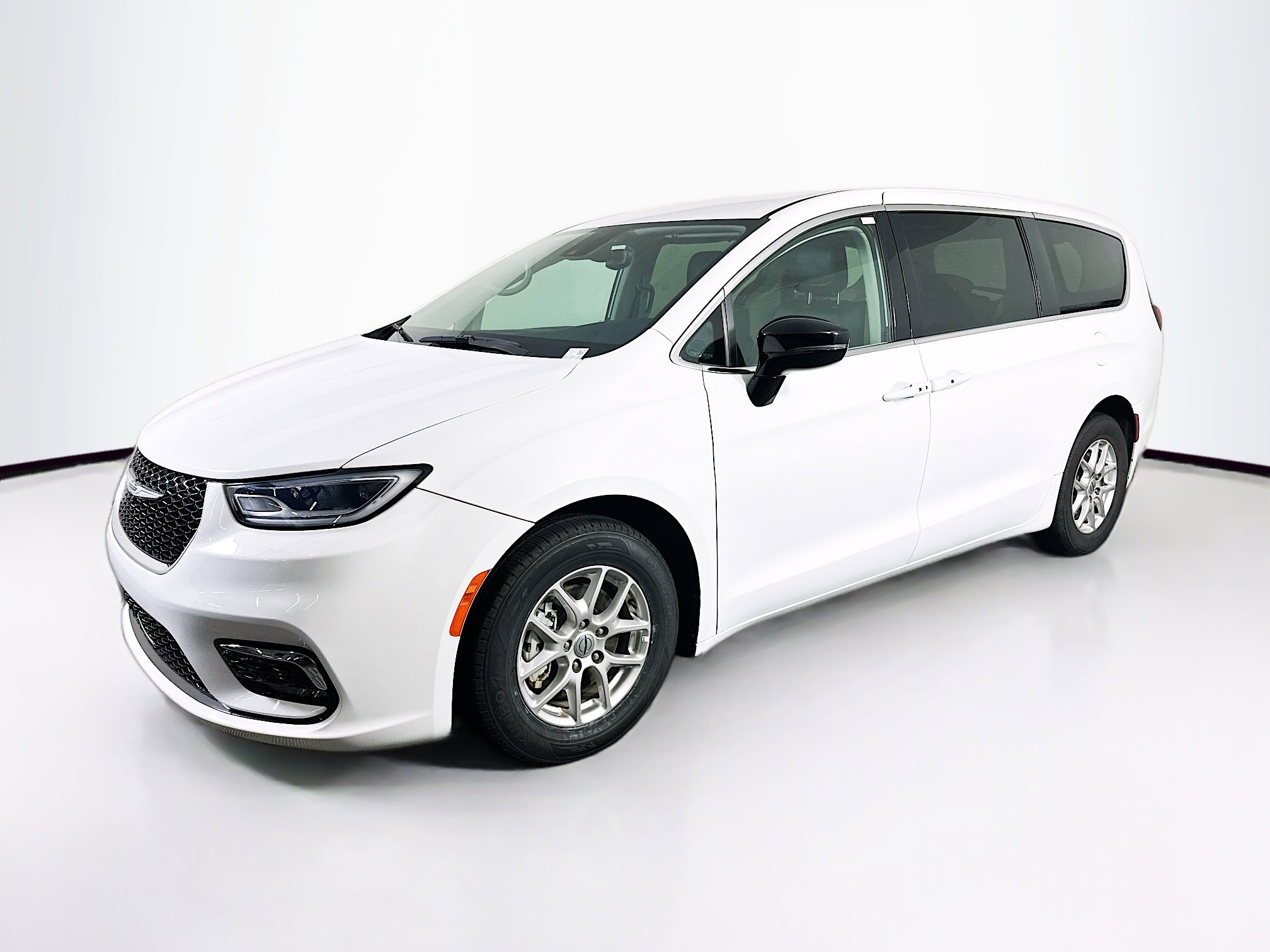 Used 2024 Chrysler Pacifica Touring-L image 3