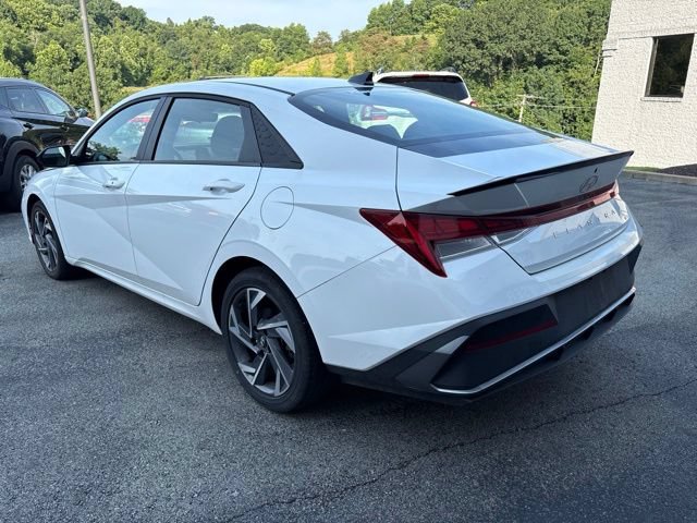 Used 2025 Hyundai Elantra SEL FWD image 3