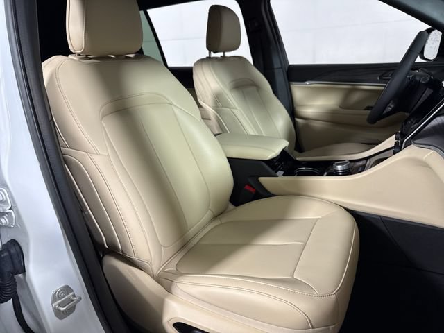 Used 2023 Jeep Grand Cherokee L Limited AWD/4WD image 14