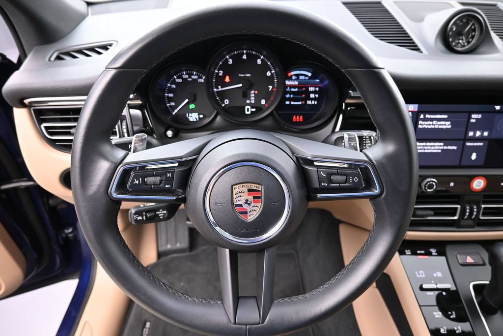 Certified 2025 Porsche Macan AWD/4WD image 12