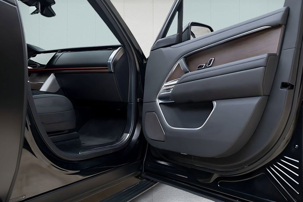 Used 2025 Land Rover Range Rover Long Wheelbase Autobiography image 32