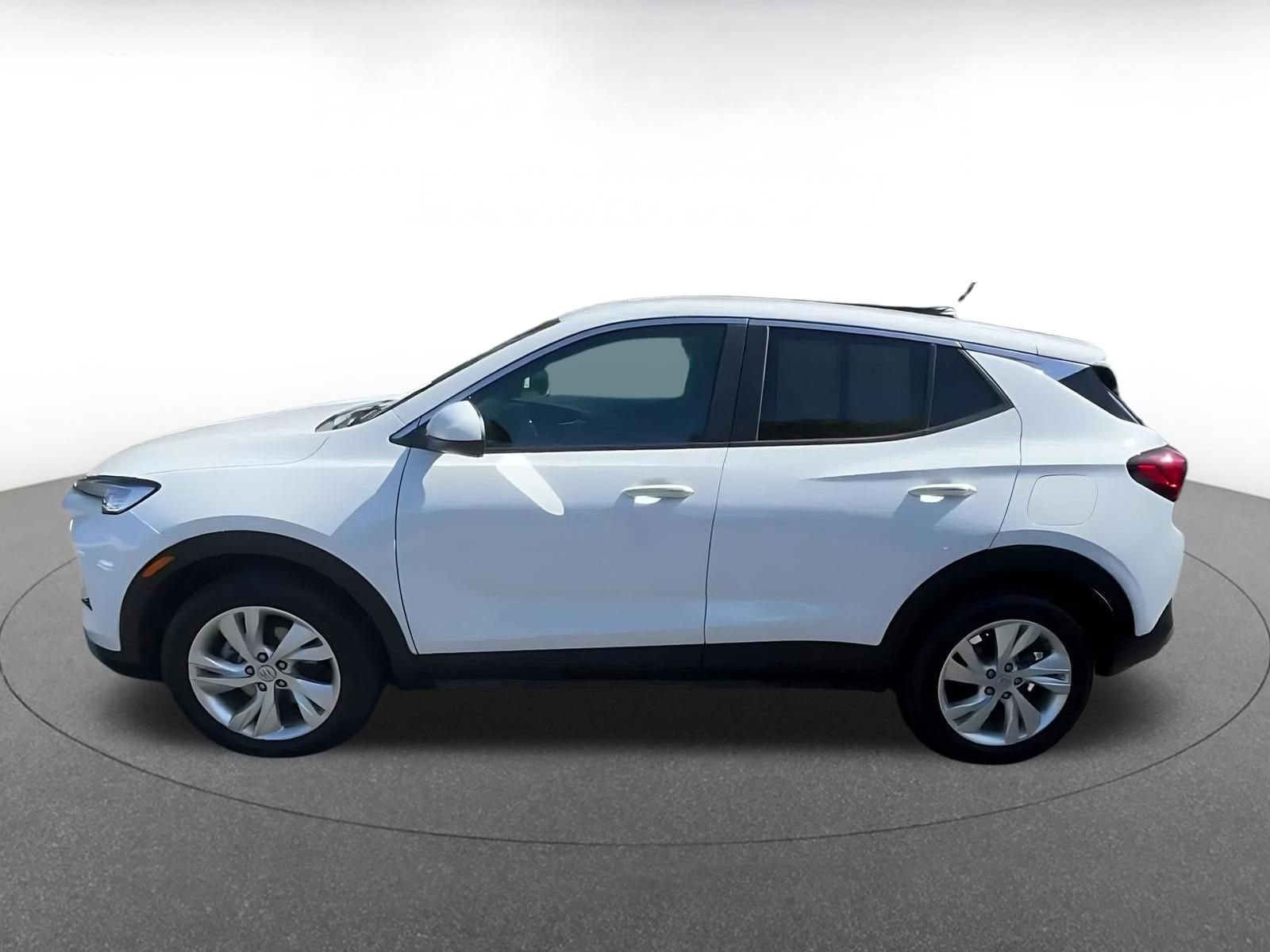 Used 2025 Buick Encore GX Preferred AWD/4WD image 8