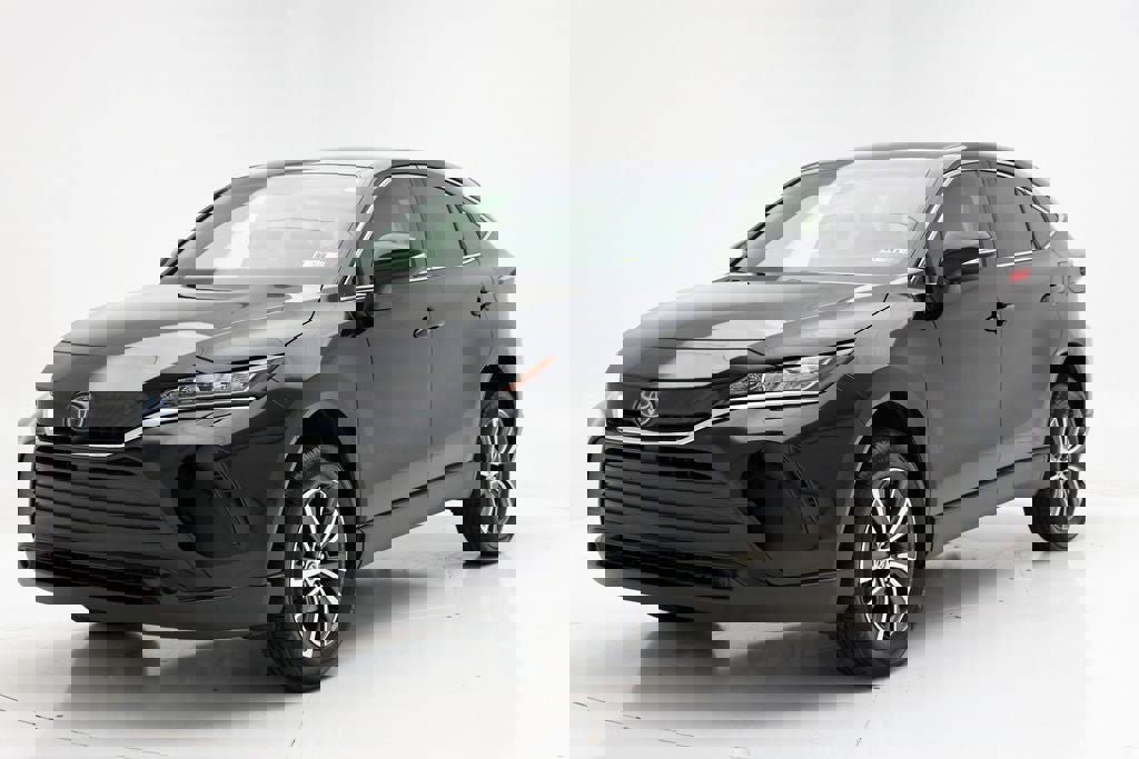 Used 2022 Toyota Venza LE image 4