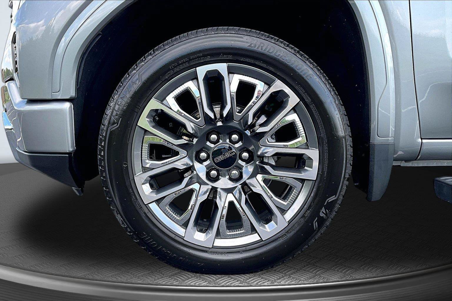 Used 2024 GMC Sierra 1500 Denali Ultimate AWD/4WD image 11