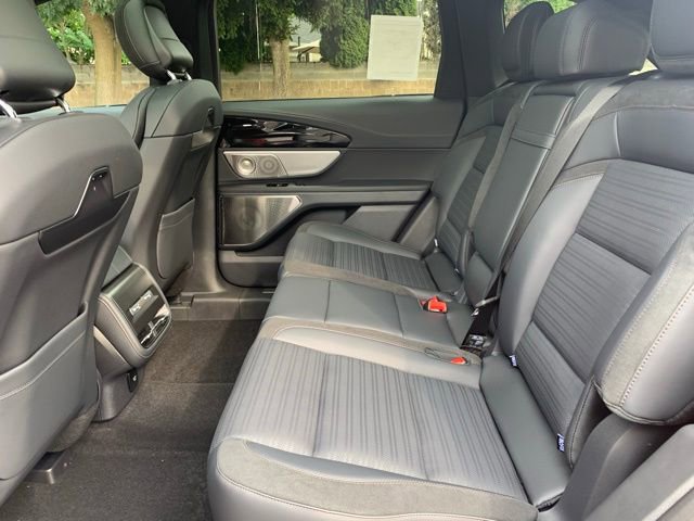 New 2025 Lincoln Nautilus Reserve image 18