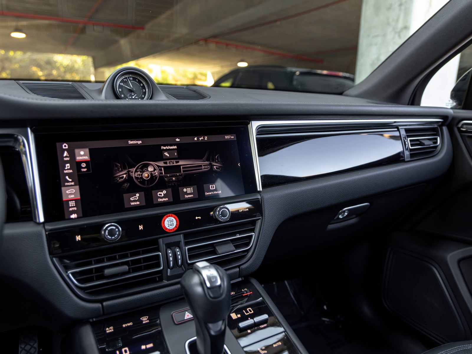 Certified 2023 Porsche Macan AWD/4WD image 35
