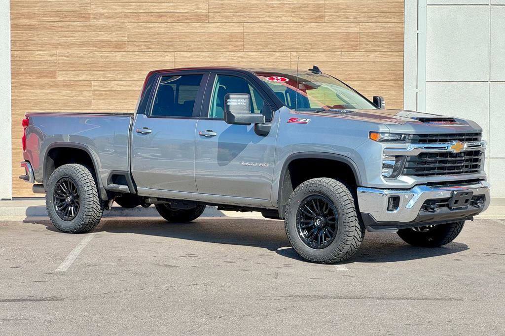 Used 2025 Chevrolet Silverado 3500 LT w/ All Star Edition image 2