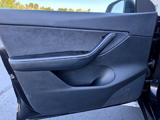 Used 2021 Tesla Model Y Long Range AWD/4WD image 16