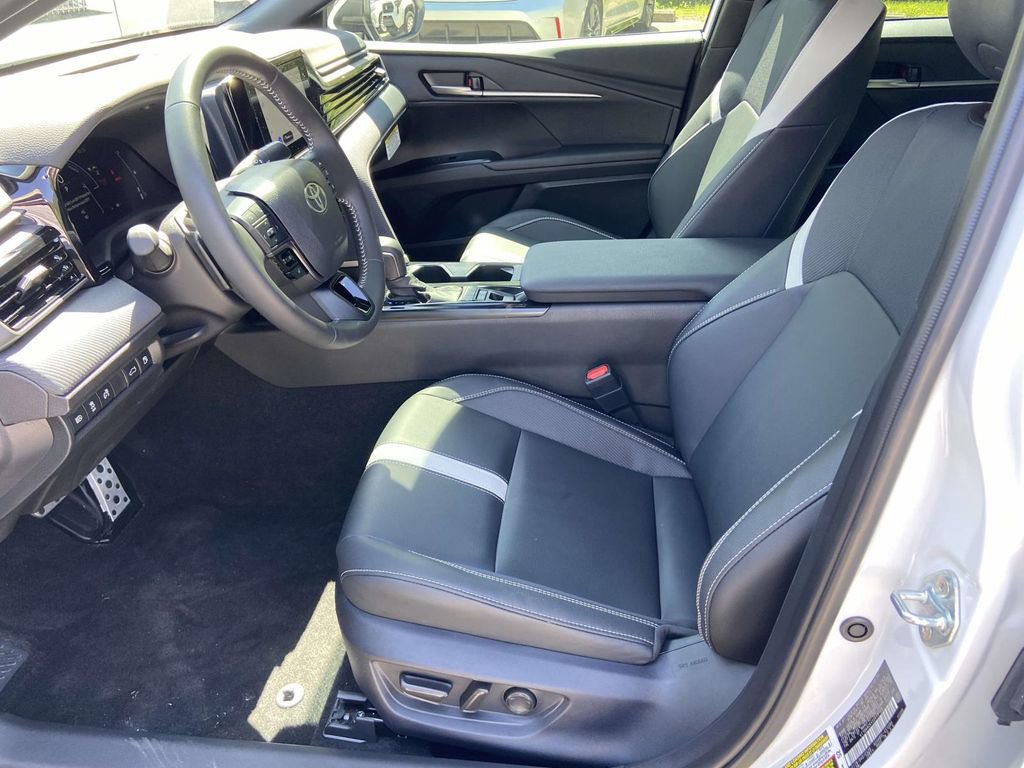 Used 2025 Toyota Camry SE image 16