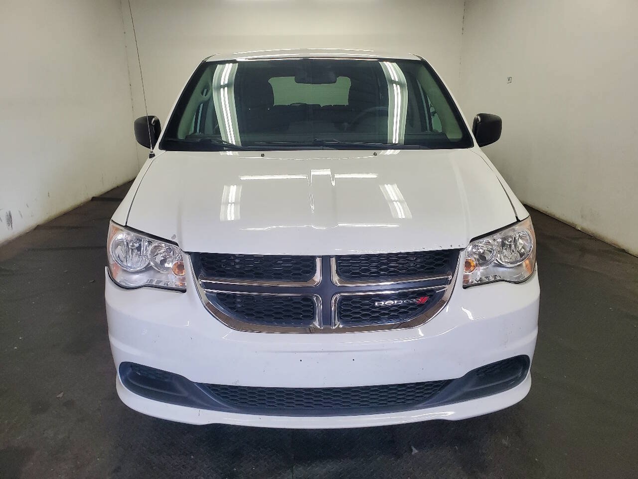 Used 2019 Dodge Grand Caravan SE w/ UConnect Hands-Free Group FWD image 2