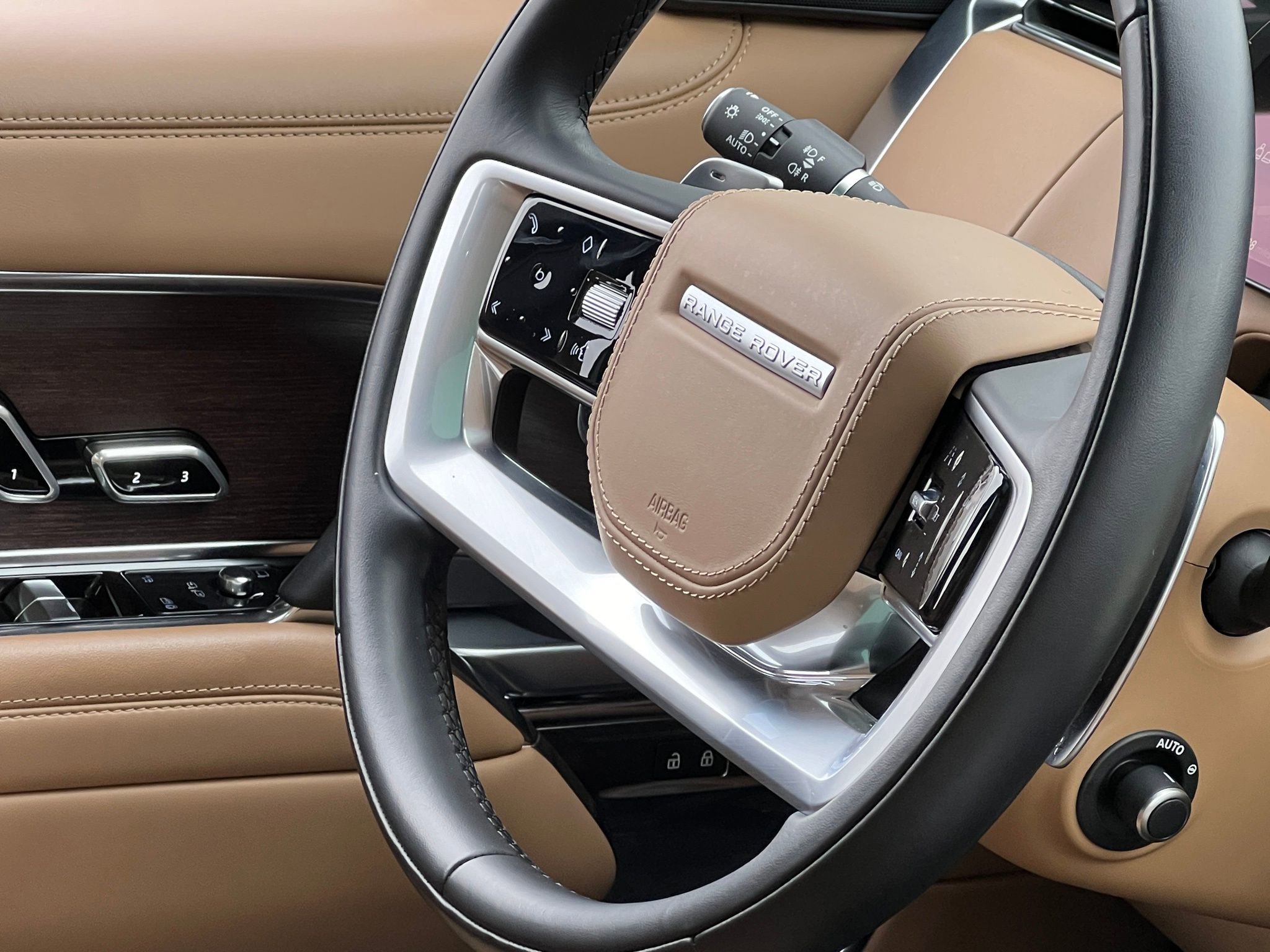 Used 2023 Land Rover Range Rover SE image 39