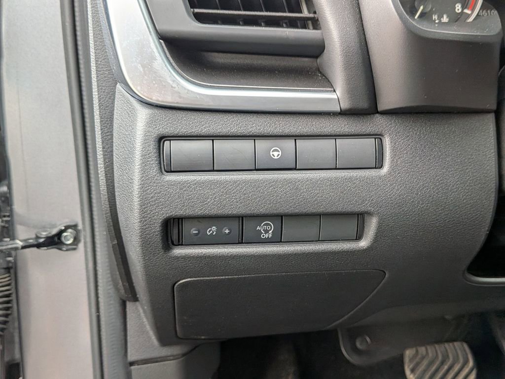 Used 2023 Nissan Rogue SV AWD/4WD image 19