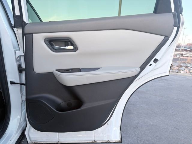 Used 2024 Nissan Rogue SV image 26