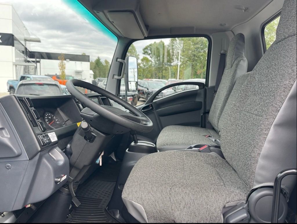 Used 2024 Chevrolet Low Cab Forward RWD image 9