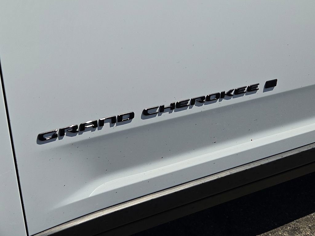Used 2023 Jeep Grand Cherokee L Laredo AWD/4WD image 10