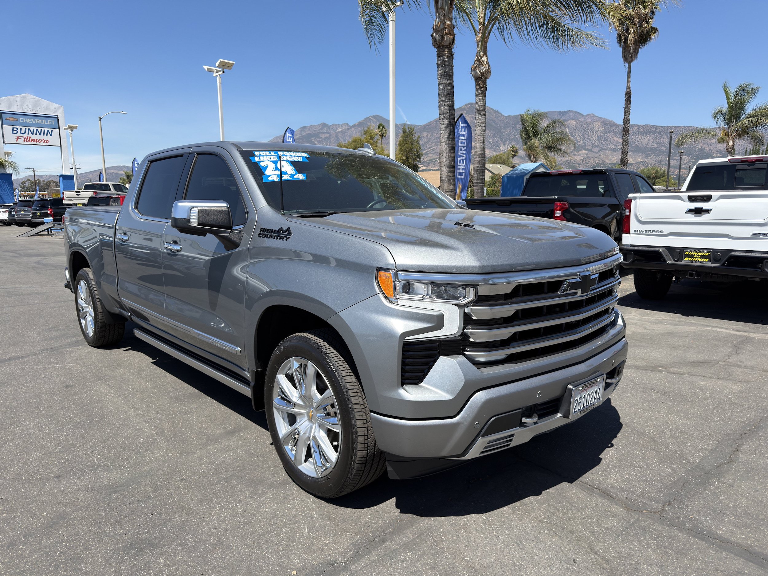 Used 2024 Chevrolet Silverado 1500 High Country w/ High Country Premium Package AWD/4WD image 2