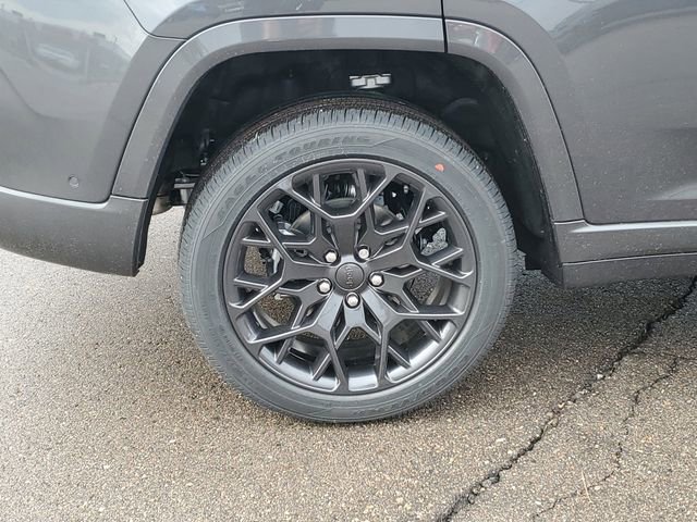 New 2026 Jeep Grand Cherokee Summit w/ Obsidian Package image 9