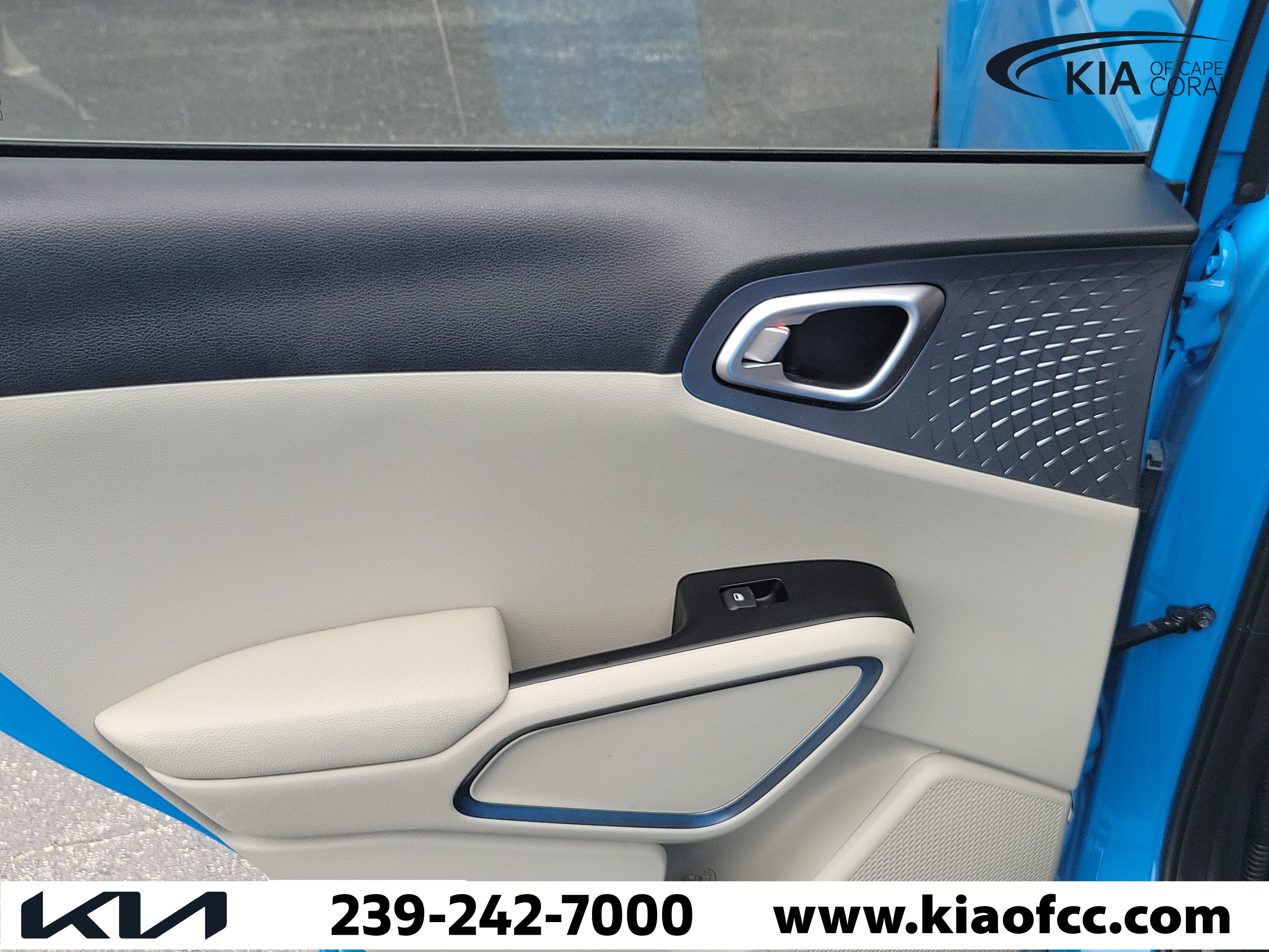 Certified 2025 Kia Soul EX FWD image 14