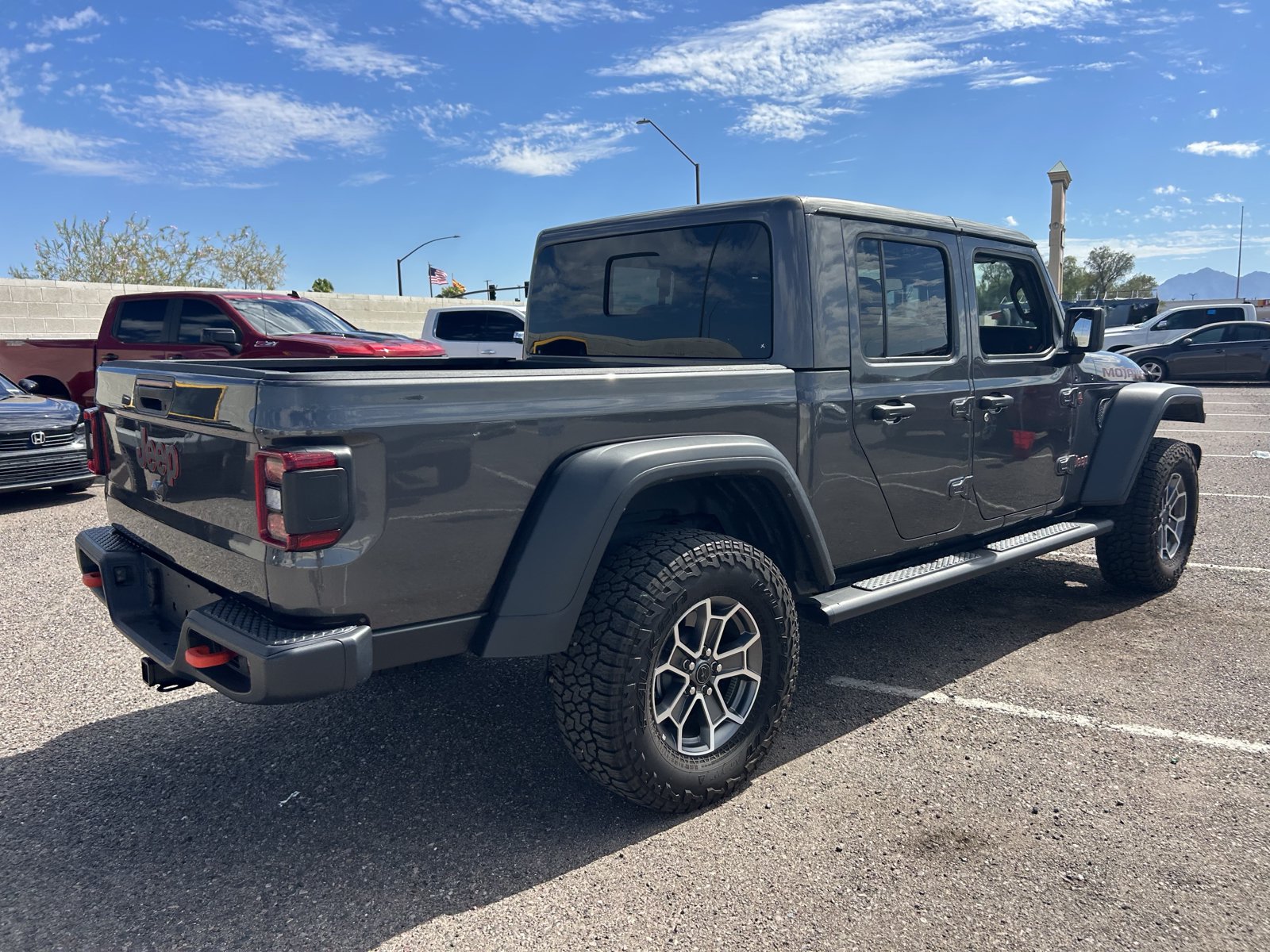 Used 2025 Jeep Gladiator Mojave w/ Convenience Group AWD/4WD image 5