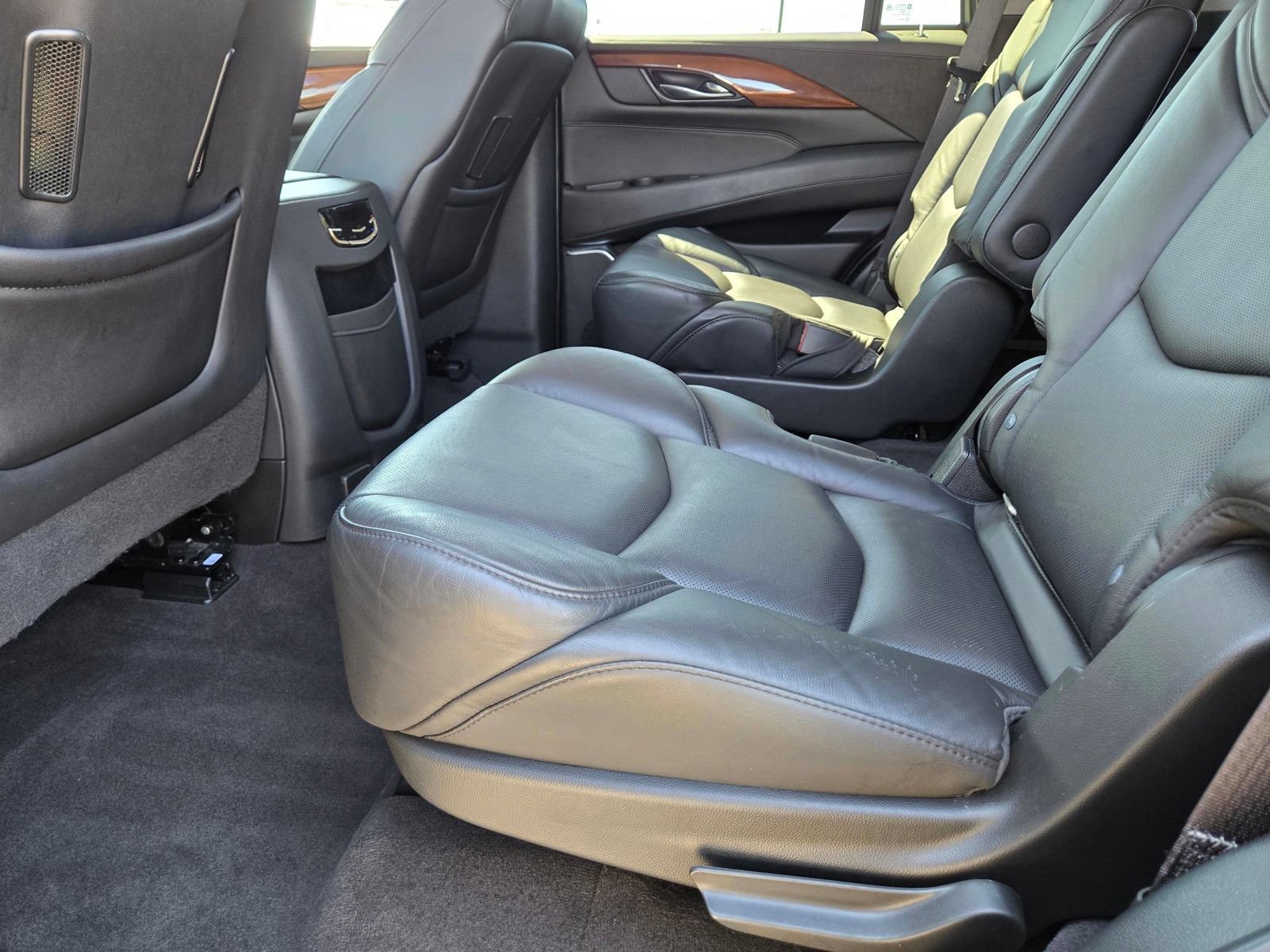 Used 2020 Cadillac Escalade Luxury RWD image 17
