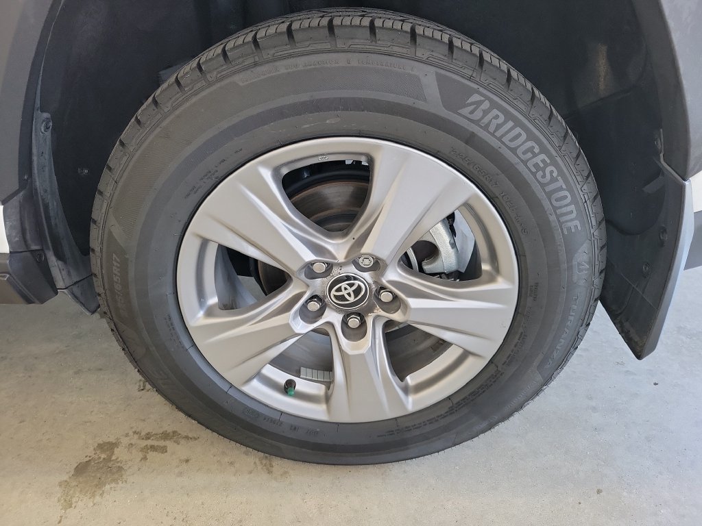 Used 2024 Toyota RAV4 XLE AWD/4WD image 11