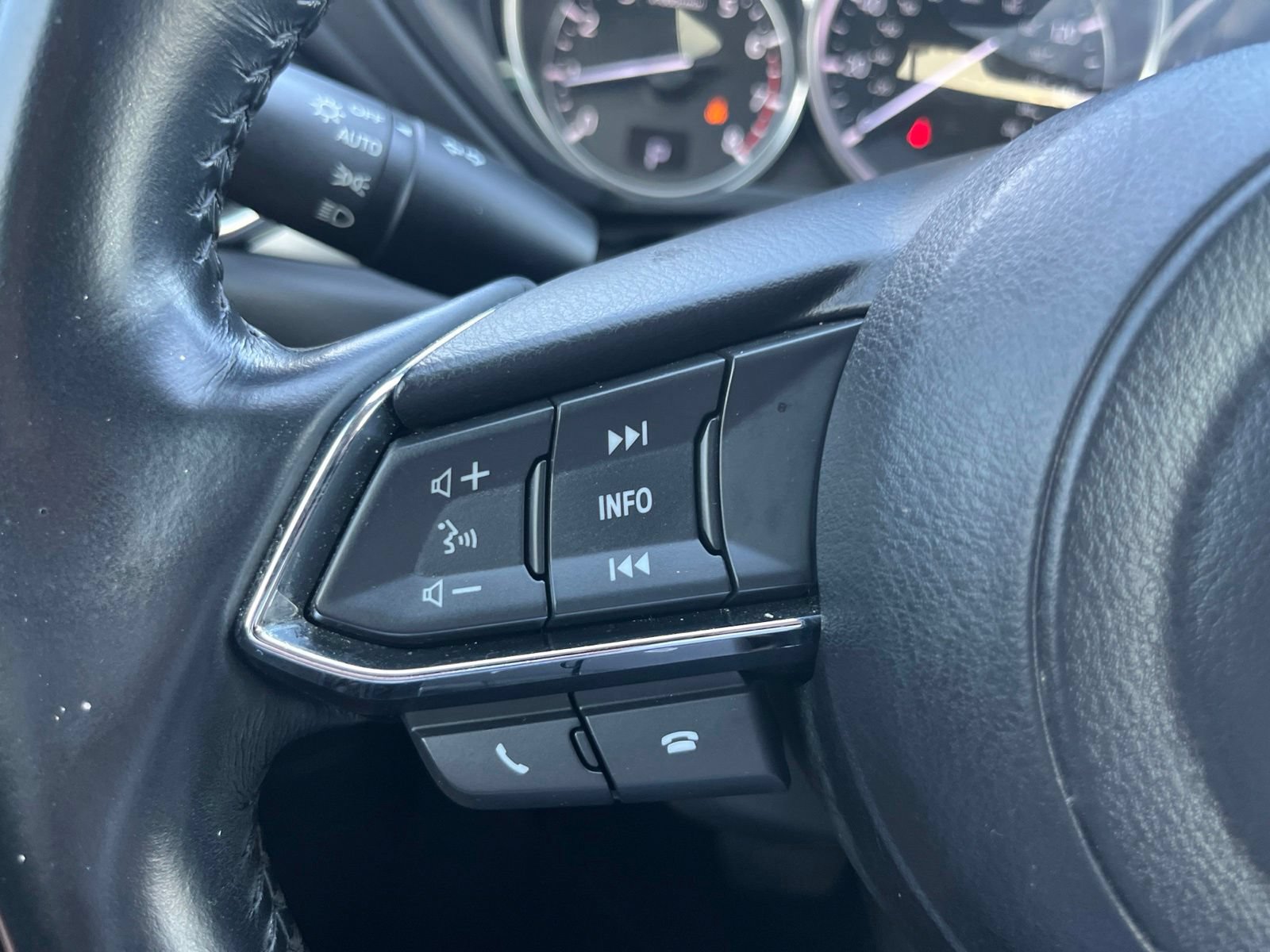 Used 2018 MAZDA CX-5 Touring w/ Preferred Equipment Package FWD image 16