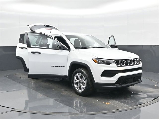 Used 2025 Jeep Compass Sport image 45