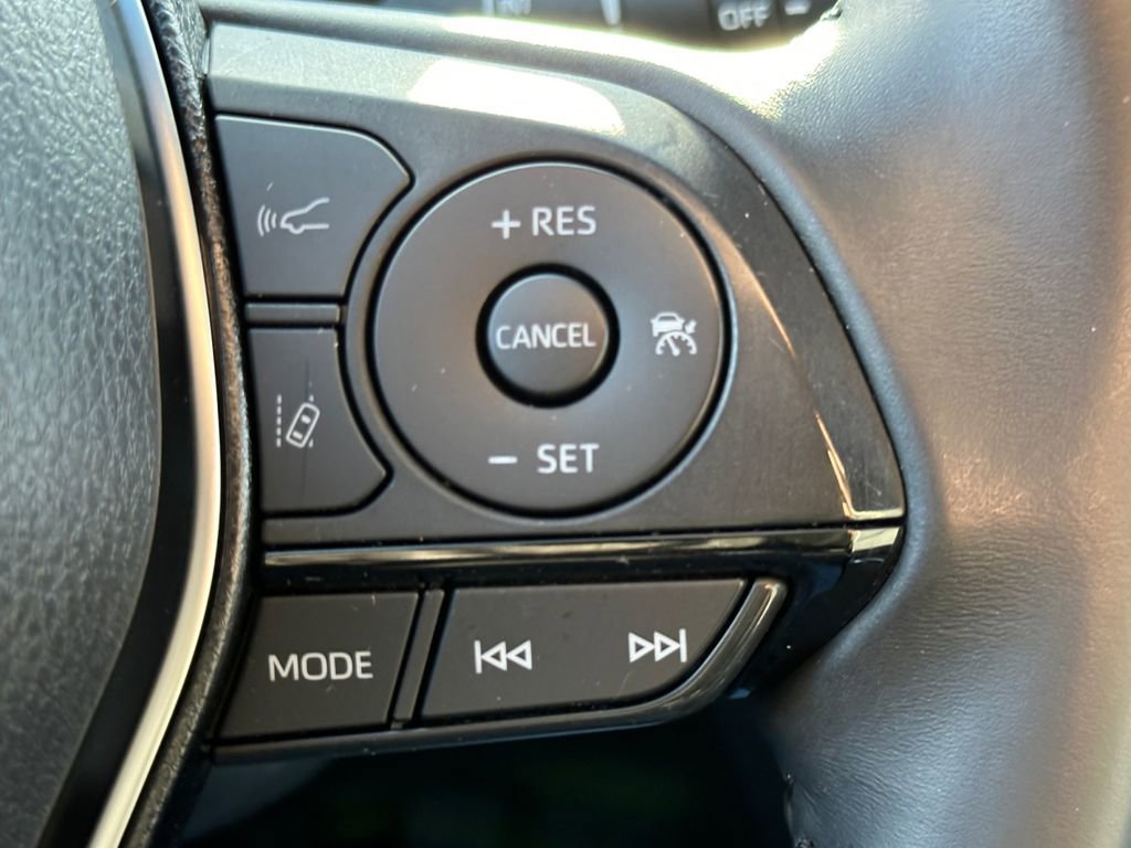 Used 2023 Toyota Venza XLE image 20