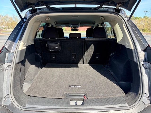 Used 2023 Nissan Rogue SV image 17
