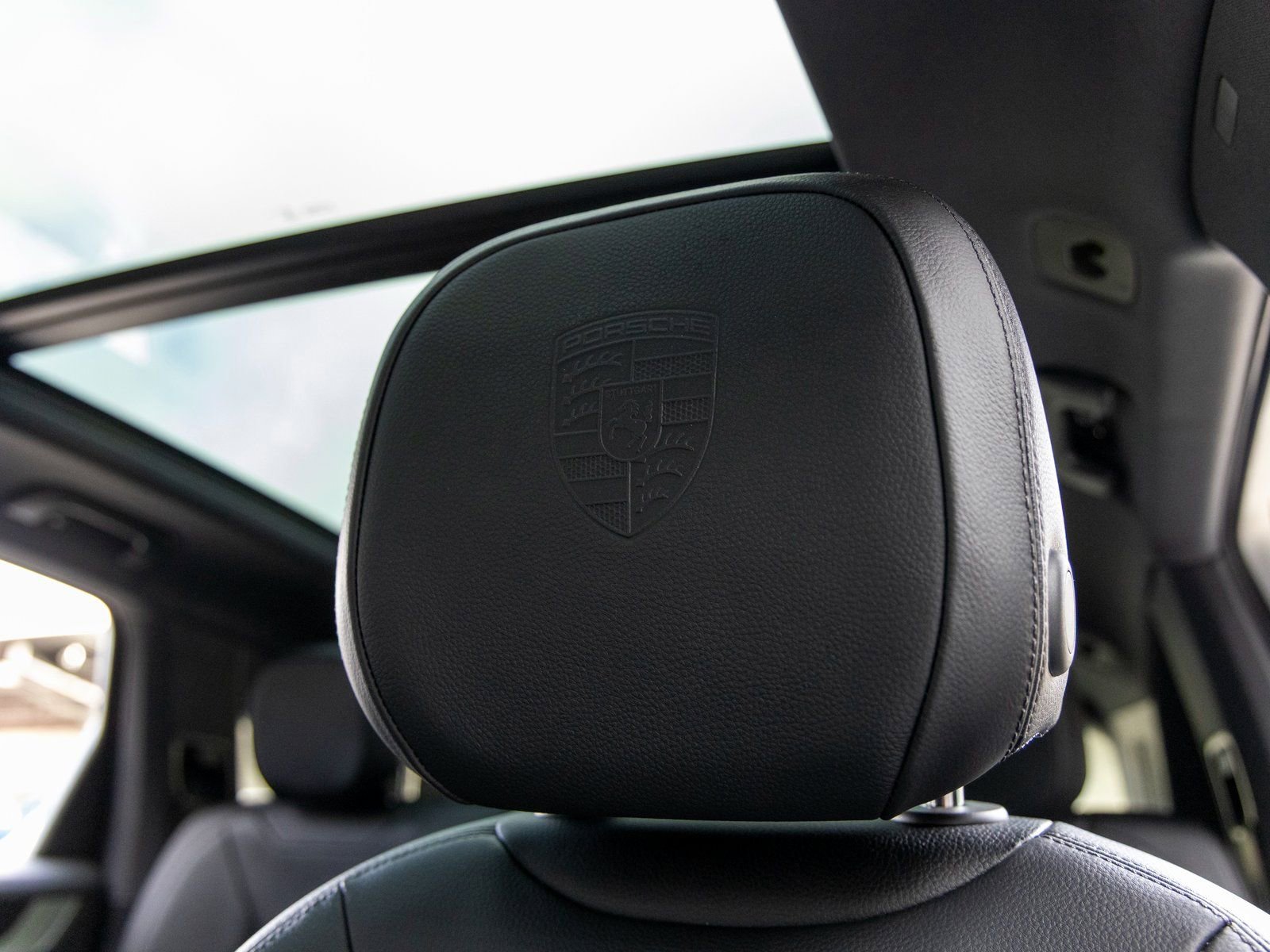 Certified 2025 Porsche Cayenne image 27