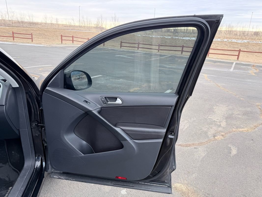 Used 2016 Volkswagen Tiguan S image 14