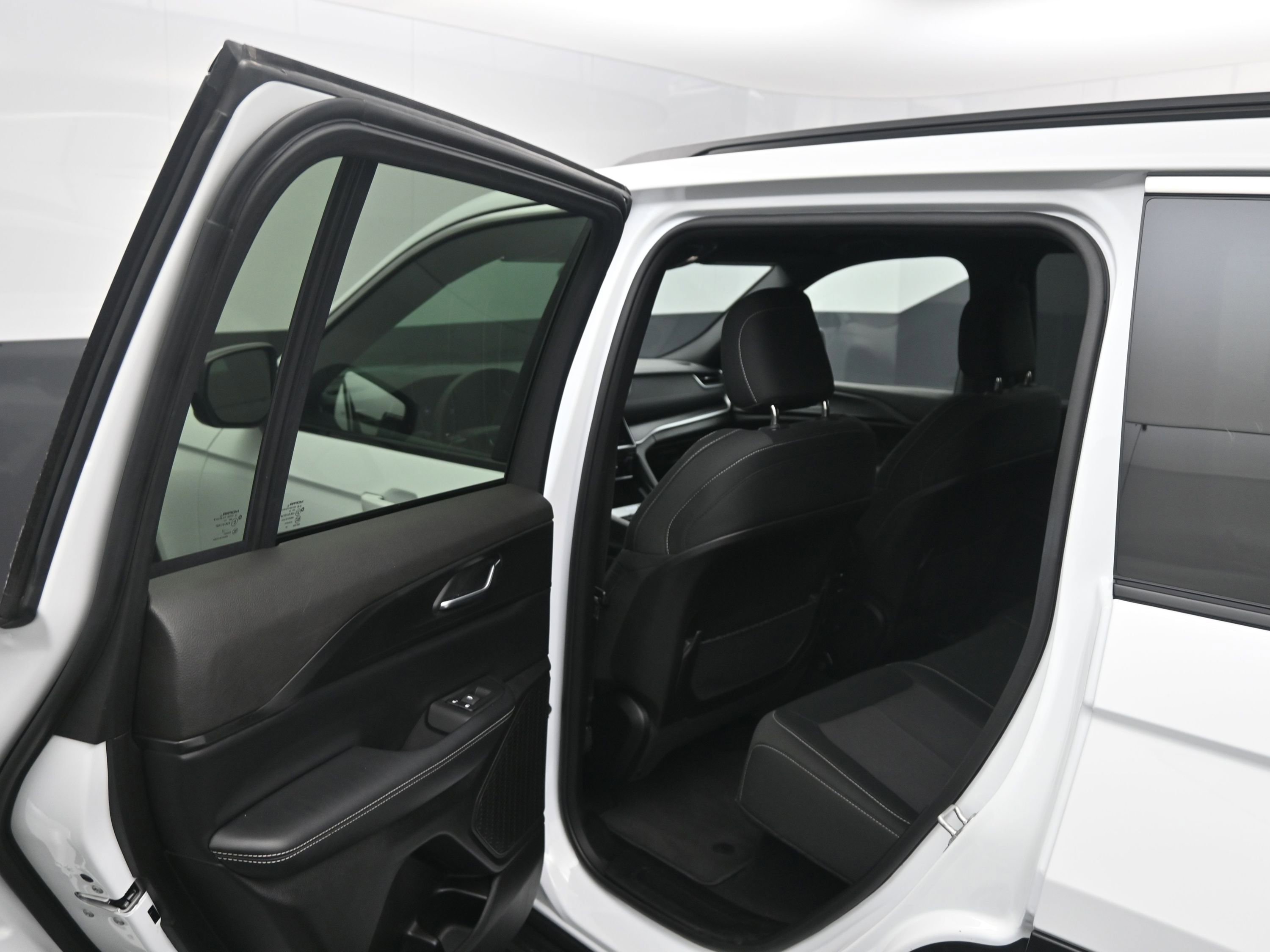 Used 2024 Jeep Grand Cherokee Laredo w/ MOPAR Finishing Package image 17