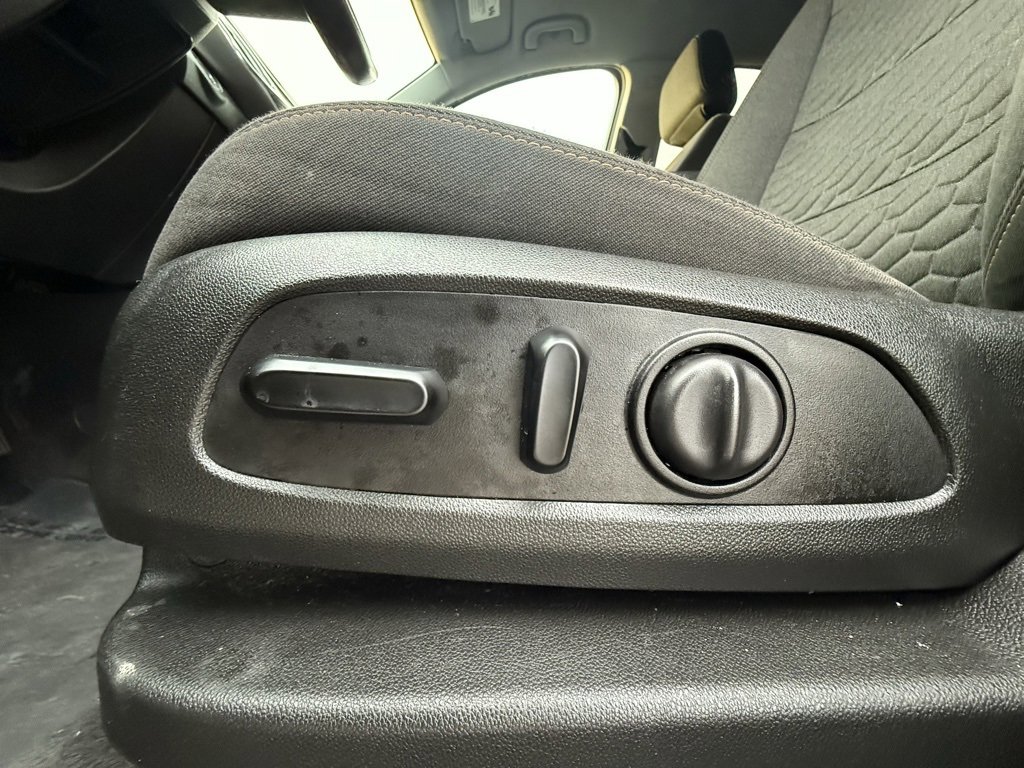 Used 2021 Chevrolet Equinox LT w/ Driver Convenience Package image 28