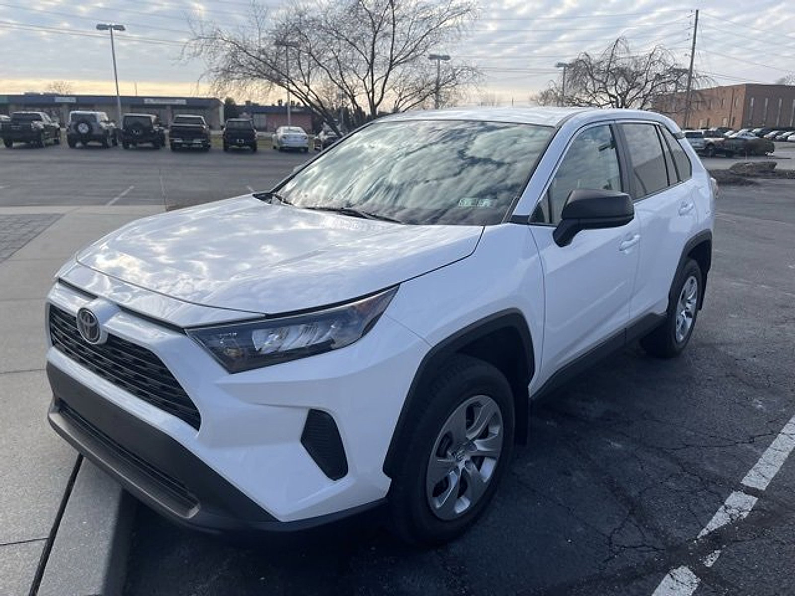 Used 2022 Toyota RAV4 LE image 3