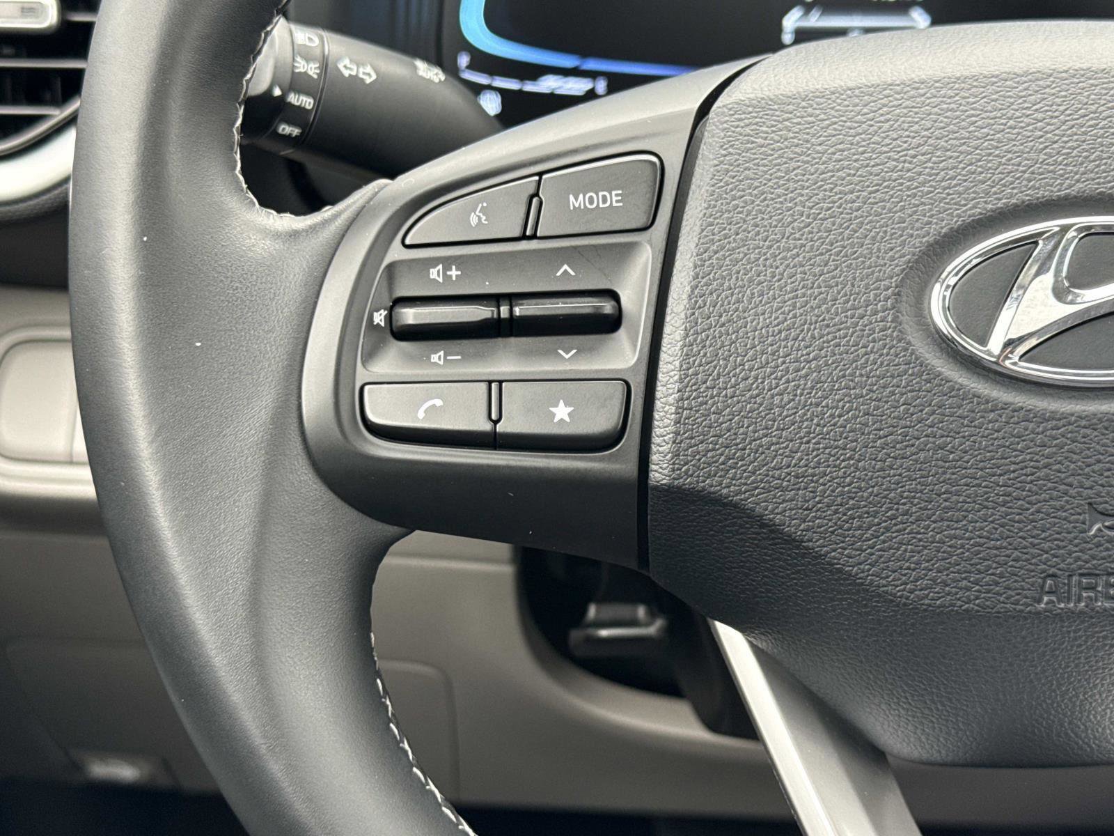 Used 2025 Hyundai Venue SEL image 9