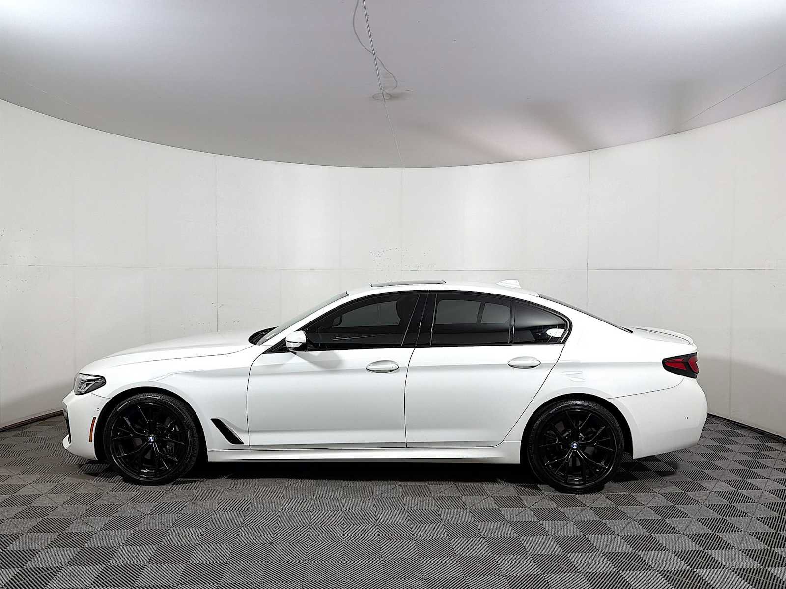 Used 2023 BMW 540i xDrive w/ M Sport Package AWD/4WD image 4