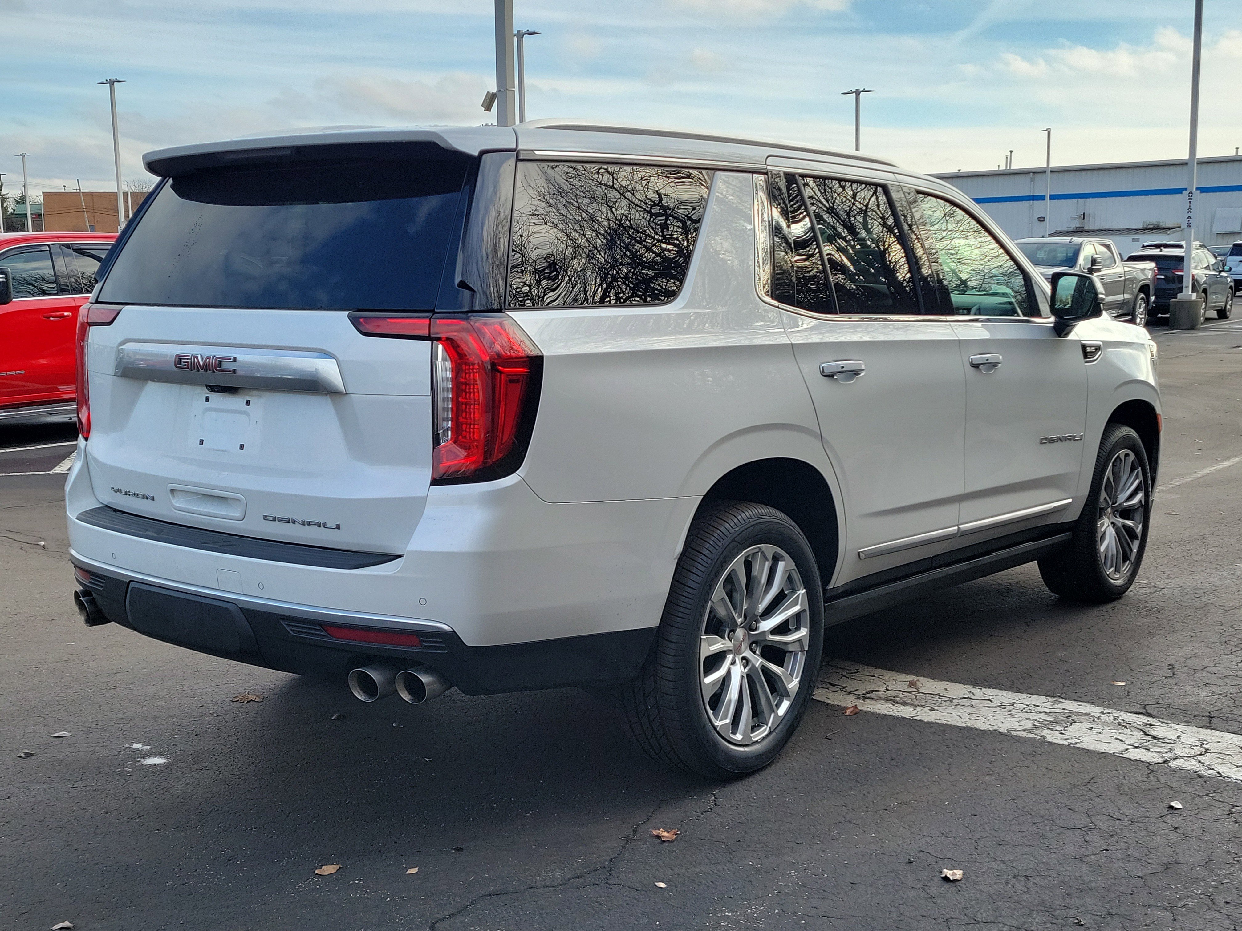 Used 2021 GMC Yukon Denali w/ Denali Premium Package image 4