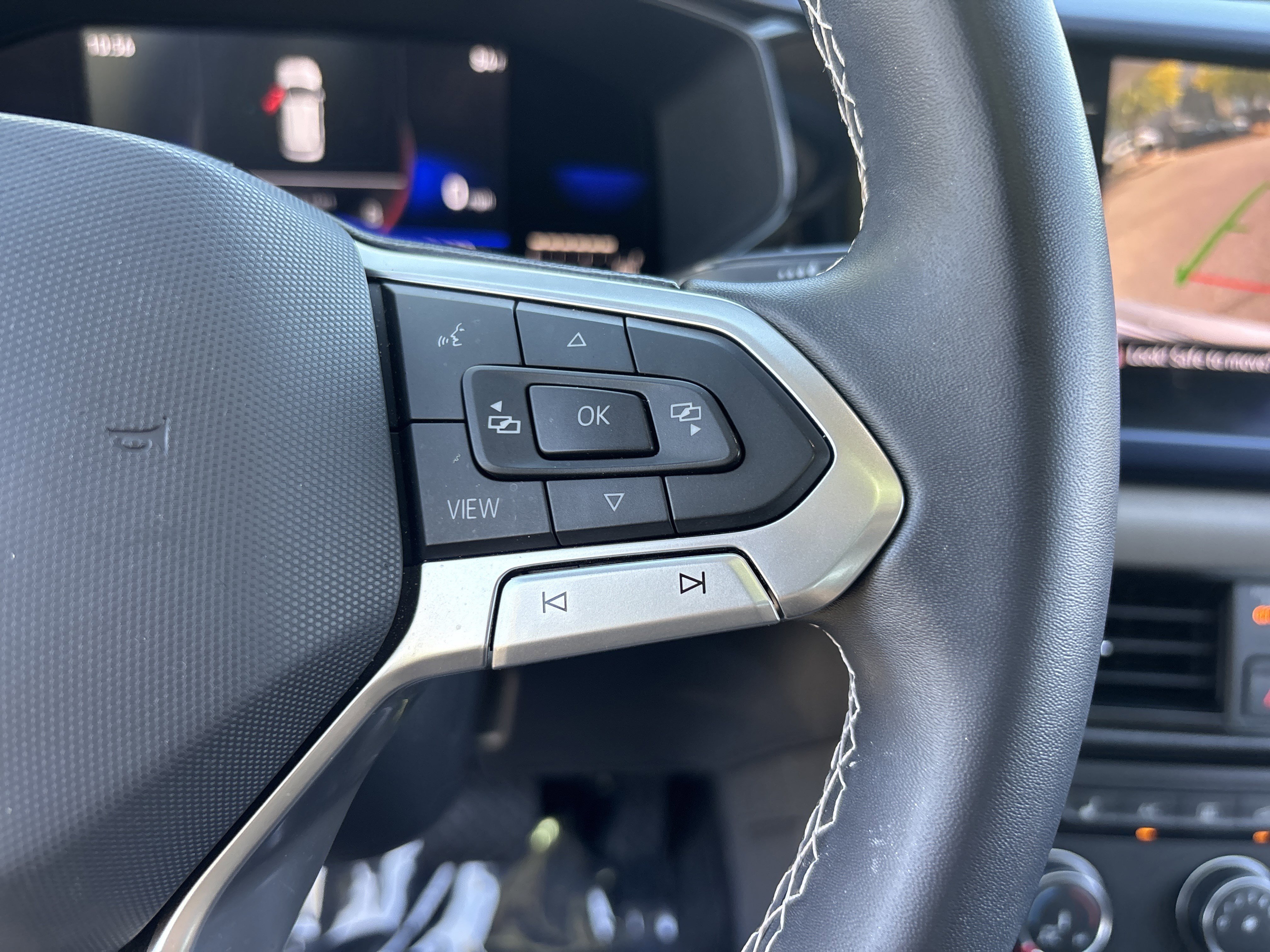 Certified 2022 Volkswagen Taos SE w/ Panoramic Sunroof Package image 27