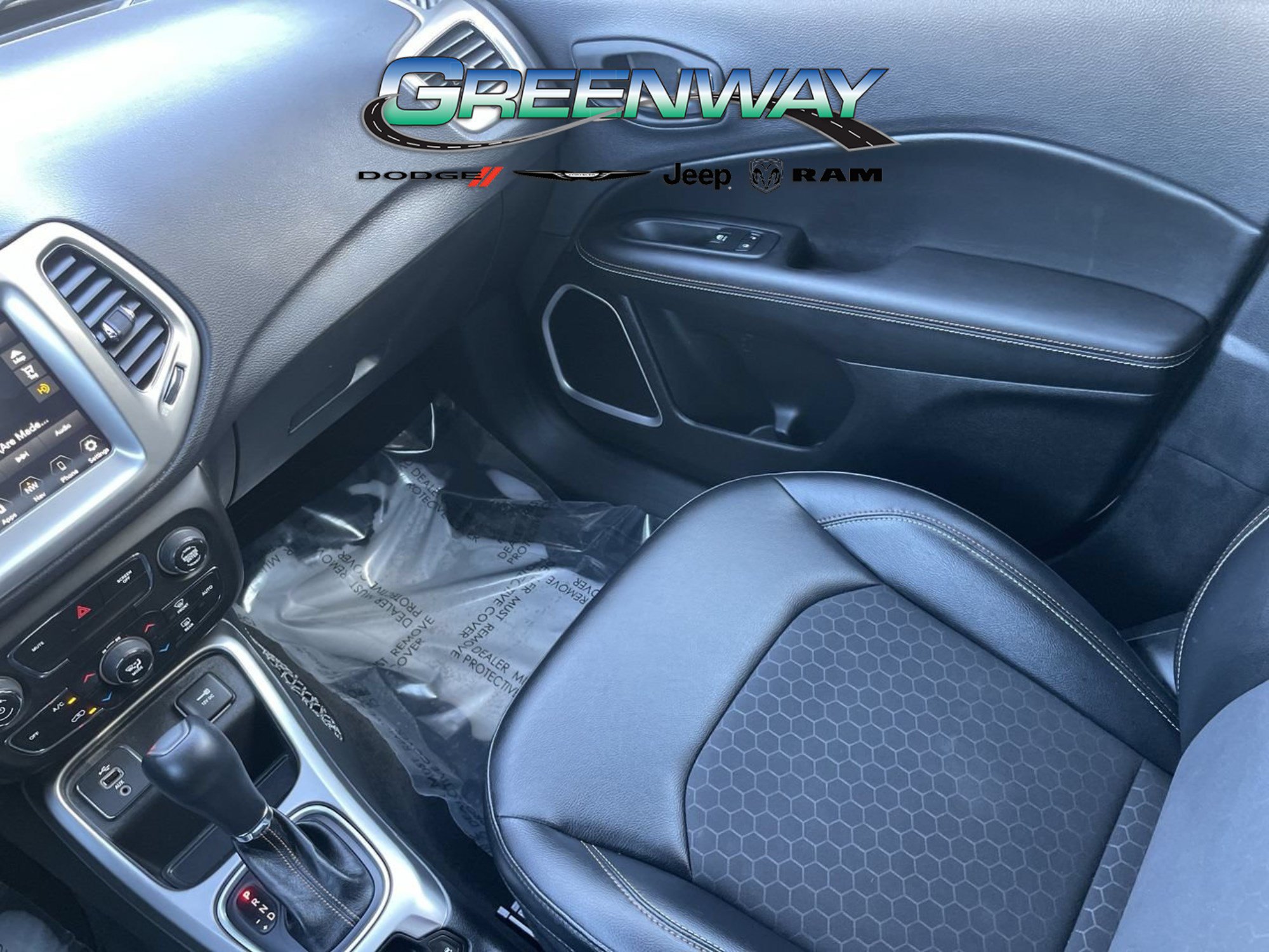 Used 2017 Jeep Compass Latitude w/ Popular Equipment Group FWD image 15