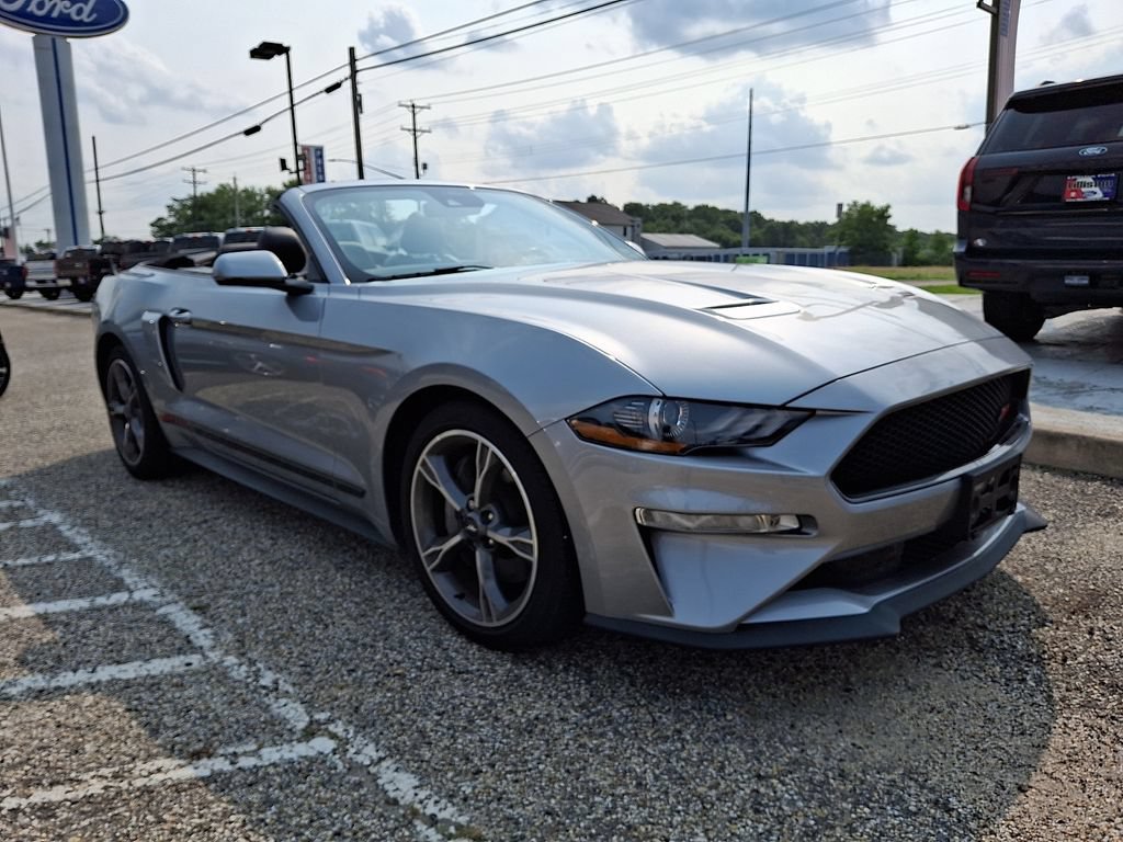Used 2022 Ford Mustang GT Premium w/ Equipment Group 401A RWD image 3