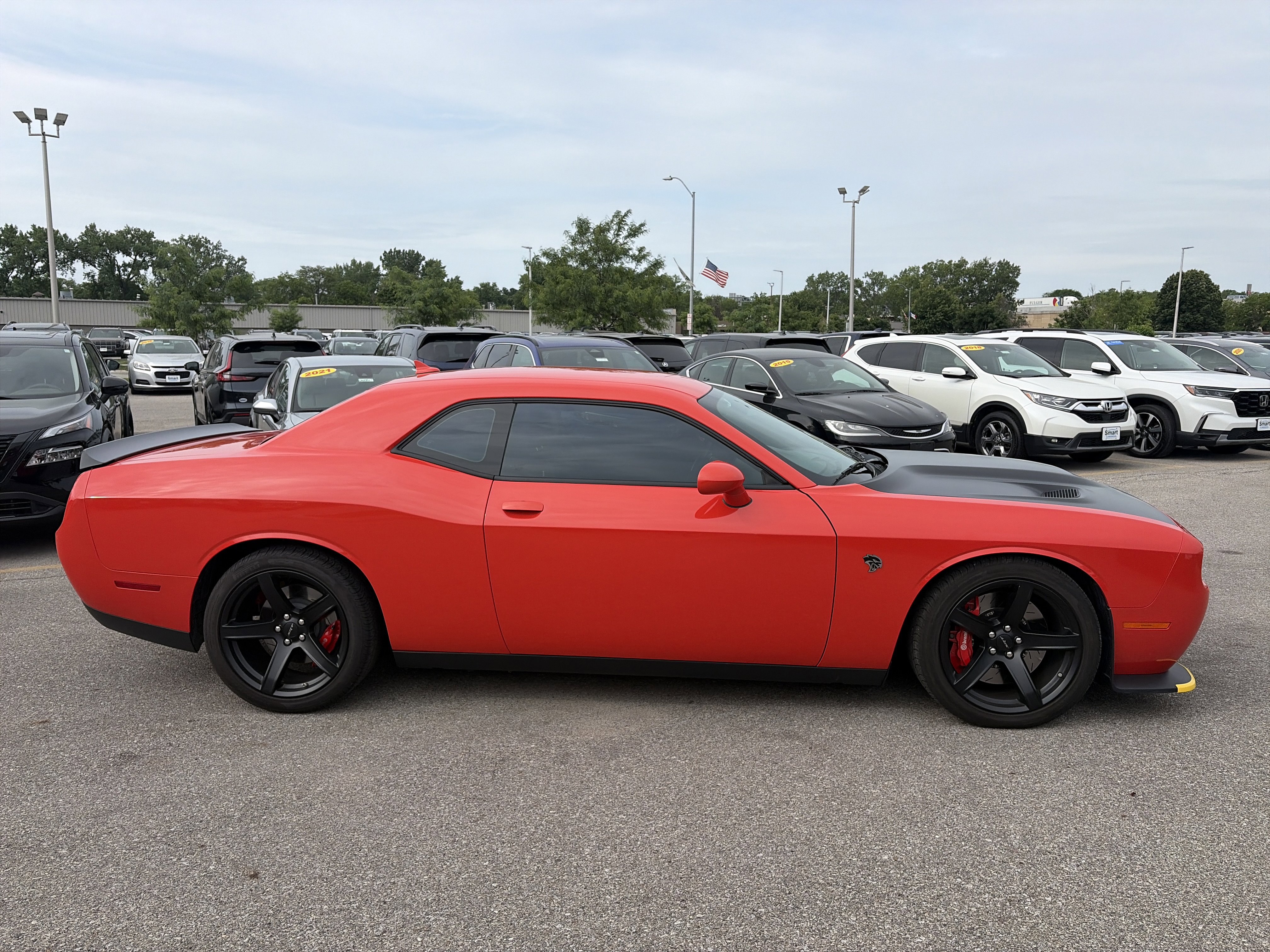 Used 2017 Dodge Challenger SRT Hellcat RWD image 4