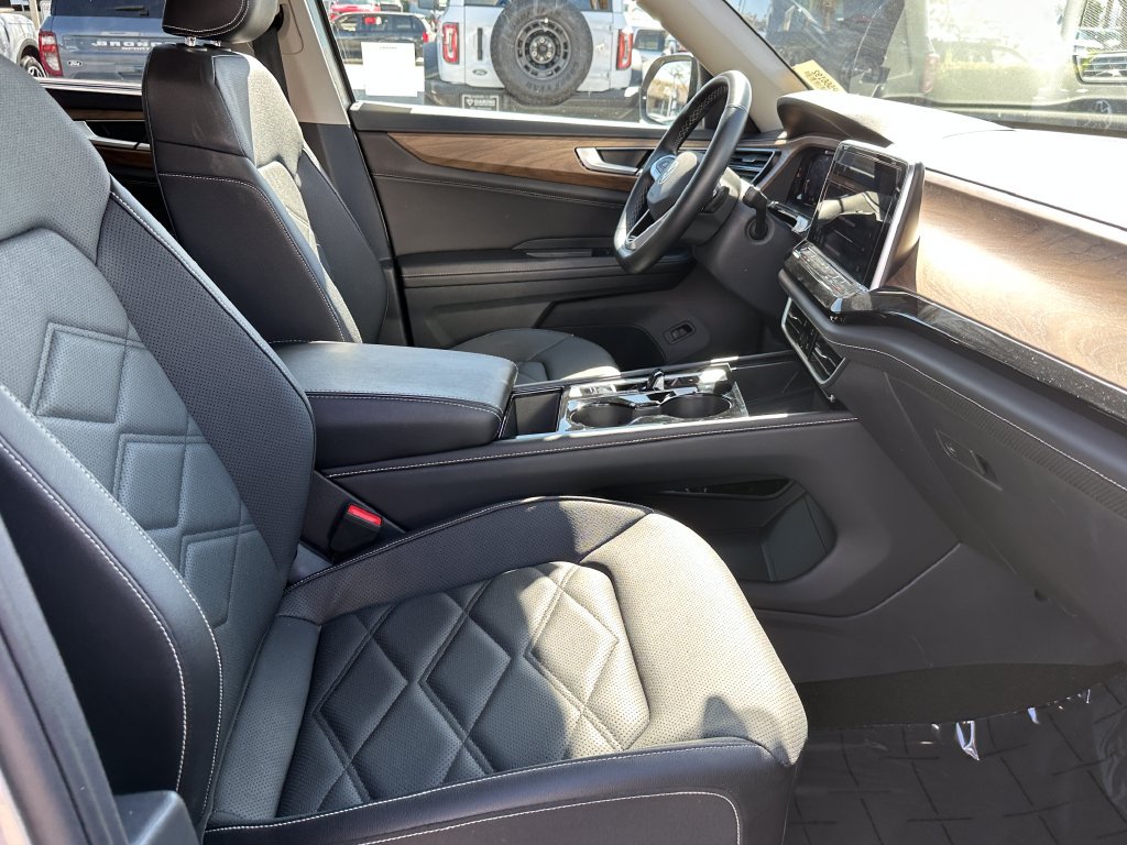 Used 2025 Volkswagen Atlas SE FWD image 15