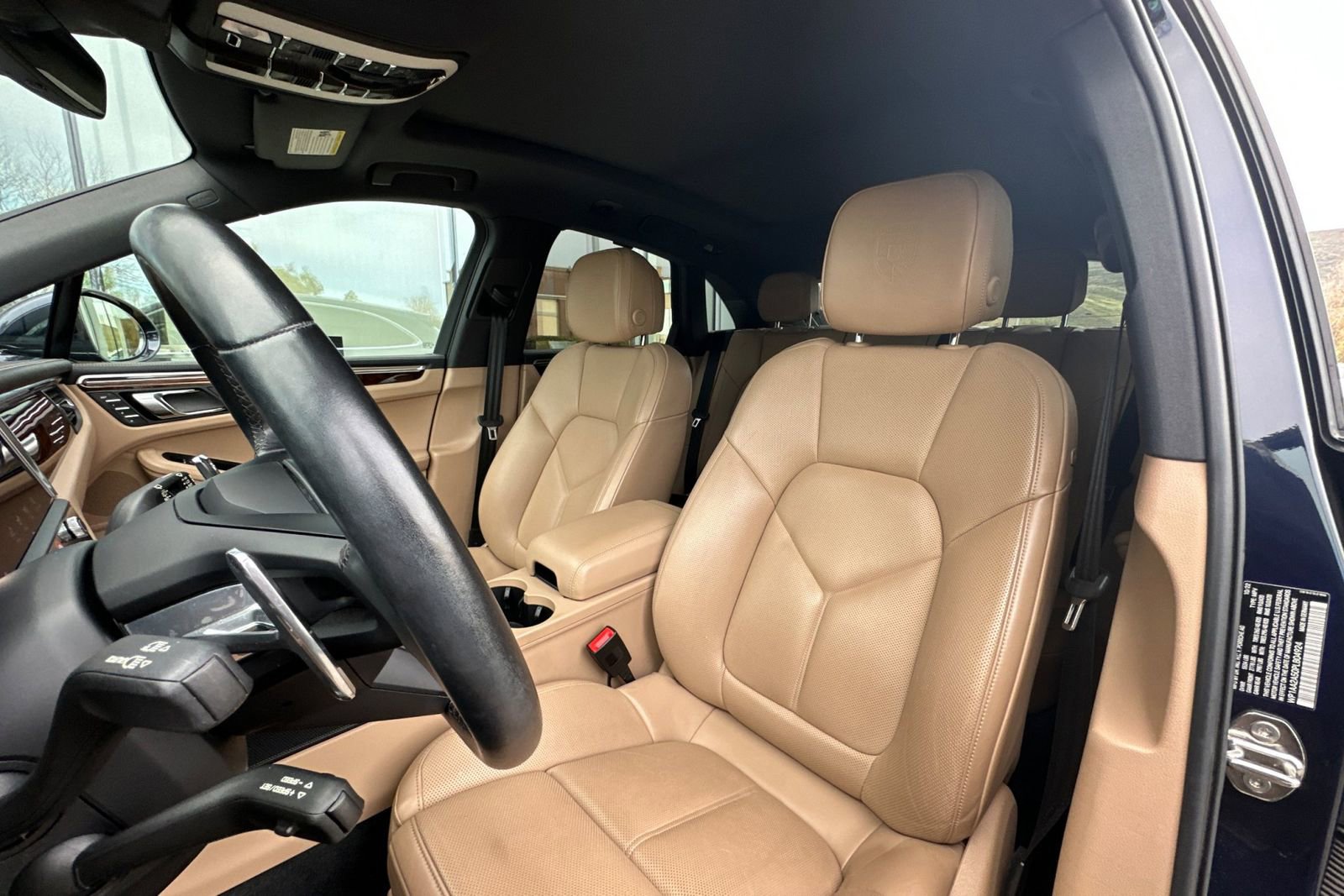 Certified 2023 Porsche Macan Turbo image 5