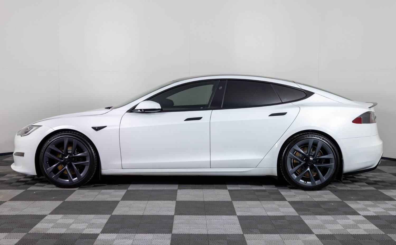 Used 2021 Tesla Model S Plaid image 3