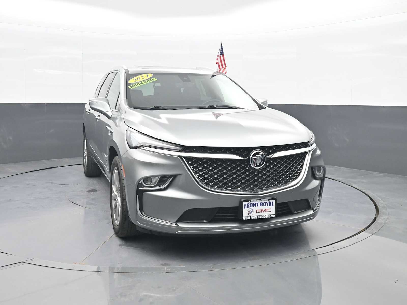 Used 2024 Buick Enclave Avenir AWD/4WD image 2