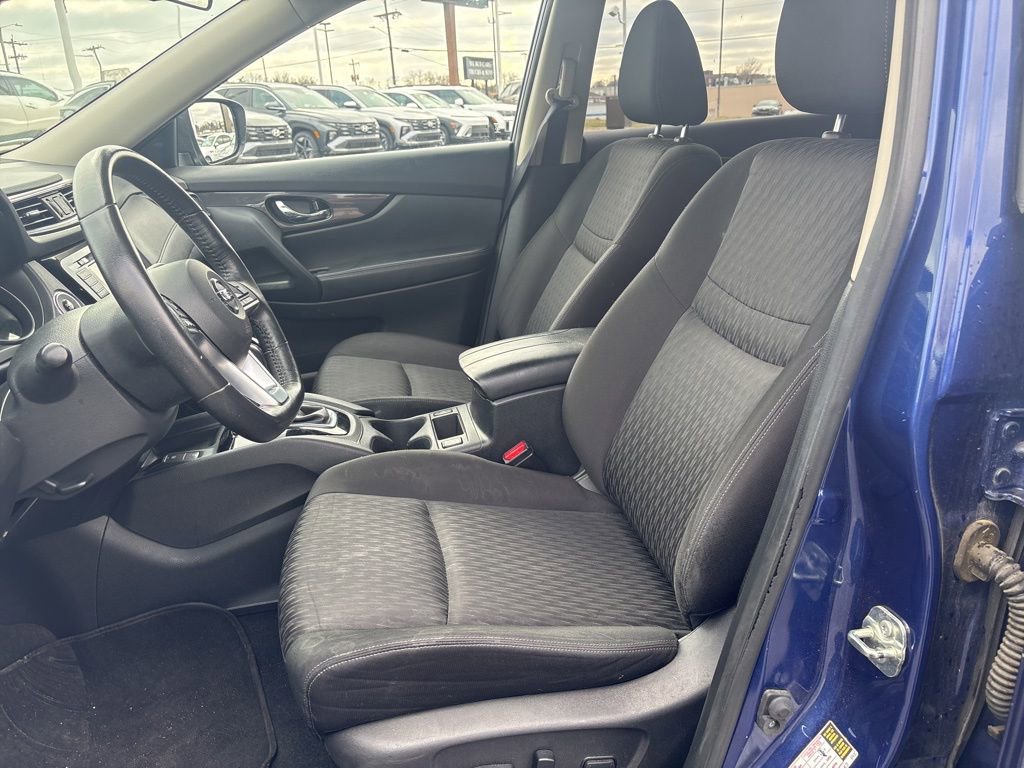 Used 2019 Nissan Rogue SV w/ Premium Package image 8