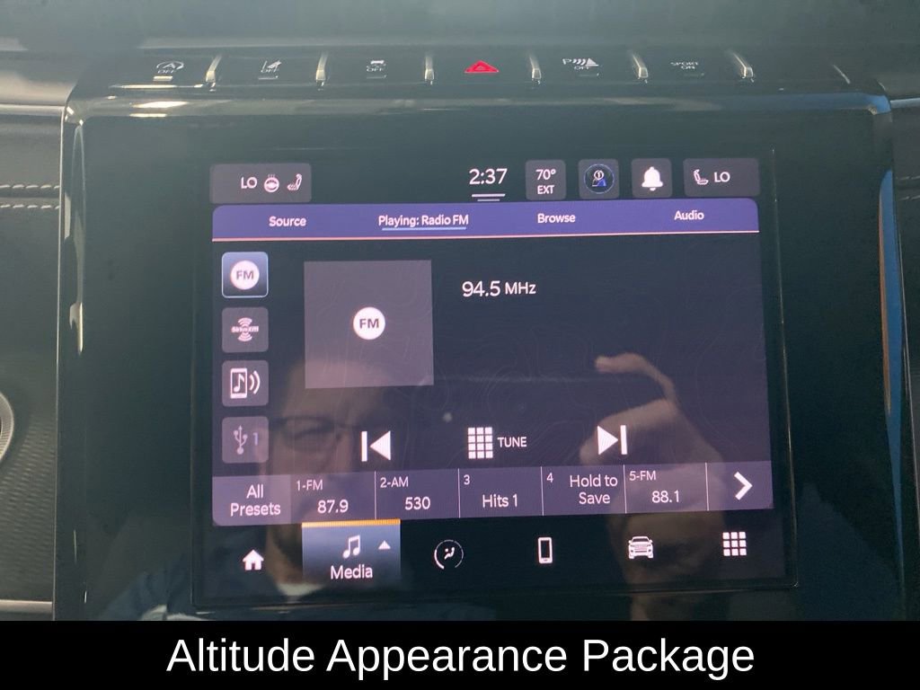 Used 2025 Jeep Grand Cherokee Altitude AWD/4WD image 2