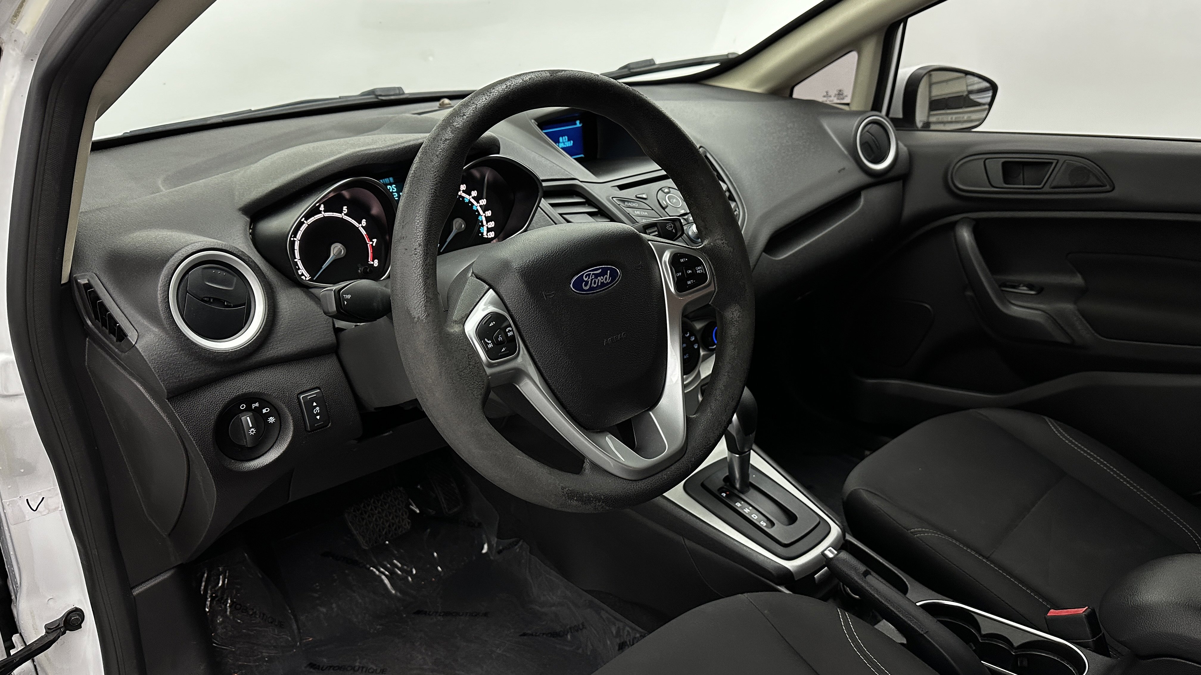 Used 2017 Ford Fiesta SE image 8