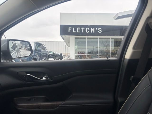 Used 2023 GMC Acadia Denali w/ Denali Ultimate Package image 14