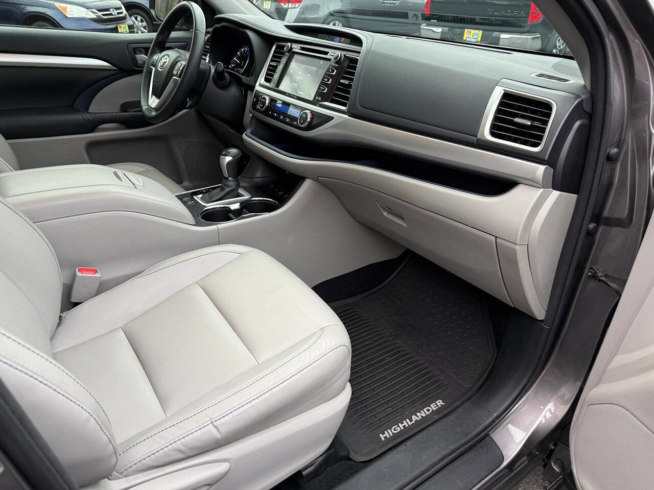 Used 2016 Toyota Highlander XLE AWD/4WD image 43